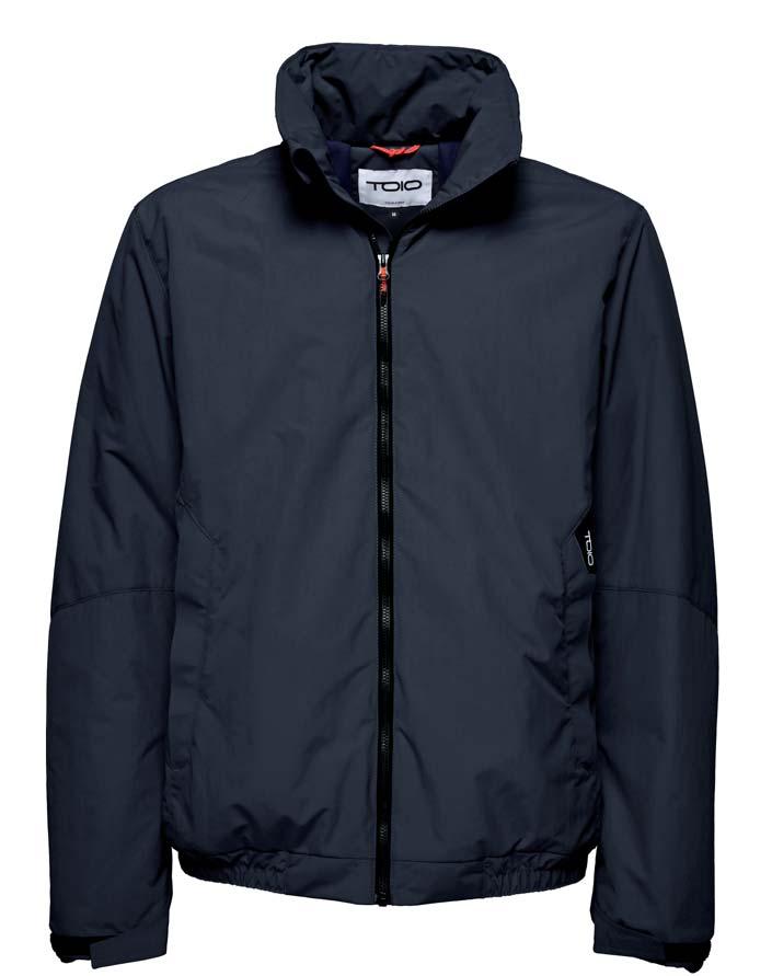 M05003T0 TEAM WINTER JACKET 8 >> M04002T0 SCHOONER JACKET 9>> Windproof and water resistant padded jacket with fleece inner lining Concealed light hood in the collar and adjustable cuffs Front side