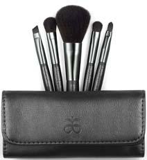 16 ACCESSORIES 10-Piece Precision Brush Set Includes 10 brushes and carrying case.