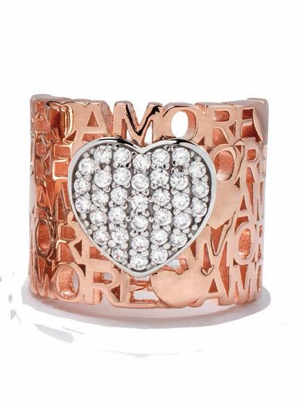 AMORE writings alternated to little hearts are engraved in these special band rings: an enticing touch of sentiment to