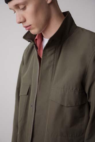 15019 The Men's Field jacket offers a refreshed interpretation of a timeless outerwear style.