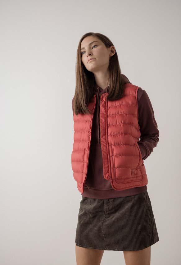 40011 Offering lightweight comfort and versatile wear, the streamlined Women's Featherless Vest is an ideal layering piece.