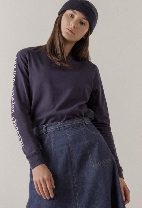 40029 The timeless and thoughtfully engineered Women's Long Sleeve Tee features a ribbed collar and cuffs, and is rendered in a comfortable cotton jersey fabric with branded finishes inside and out.
