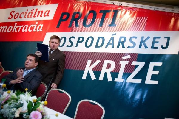 Príkladom bolo vzájomné podporovanie sa šéfov slovenskej a českej sociálnej demokracie Róberta Fica a Jiřího Paroubka.