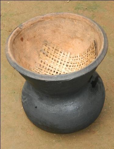 Khuiw khyndew utility: To fry and cook vegetables Pottery