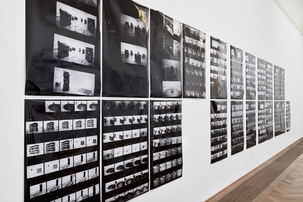 Installationsansicht von ausgewähltem Archivmaterial Kontaktabzüge, Exposed Exhibitions Fotoarchiv der Kunsthalle Basel, Kunsthalle Basel, 2017.