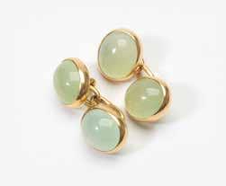 with cabochon-cut pale green chalcedony. Gross weight approx.