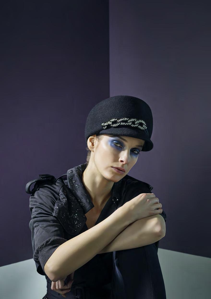 AW18 LADIES LUX COLLECTION CHER AWLUX71850 Porter s cap in ocelot print wool, with patent