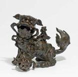 1.000 1.200 $ 1.160 1.392 2523 LIBATION BOWL AND BRUSH STAND. LIBATIONSSCHALE UND PINSELBECHER. China. a) With three dragons.