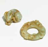 Light green and beige colored jade. L. 6.4-8.8cm, w. Lion 8cm. 200 400 $ 232 464 2531 THE LUOHAN NANTIMITOLO AND TWO SEALS. DER LUOHAN NANTIMITOLO UND ZWEI SIEGEL.