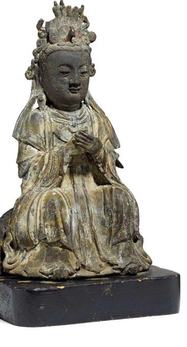 The Guanyin sits in padmasana on a separate, matching lotus base with two rows of petals. She raised her left hand and turned her right to the viewer in the gesture of granting fearlessness.