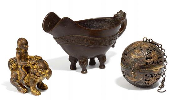 2065 SMALL LION RIDER. KLEINER LÖWENREITER. China. Ming-/Qing dynasty. Copper bronze with residue of gilding. Height 7.8cm. 銅鎏金騎獅人像明 / 清高 7.8cm 800 1.200 $ 928 1.