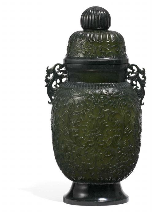 2084 LIDDED VASE WITH CHAIN. DECKELVASE MIT KETTE. China. 20th c. Light green, translucid jade with whitish, cloudy inclusions.