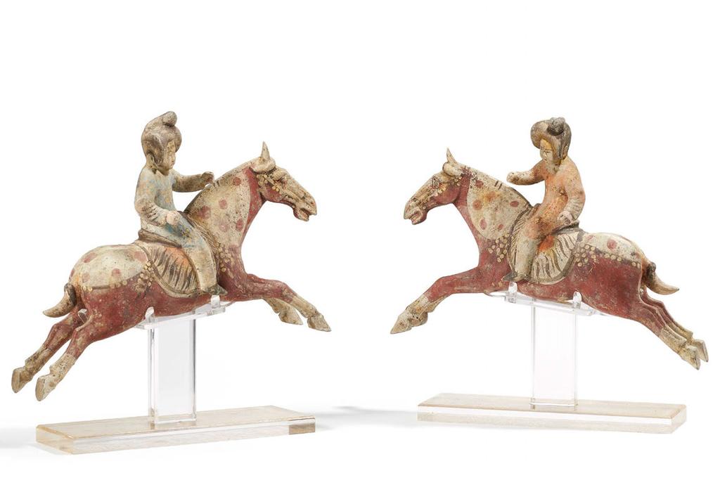 2131 EXCELLENT PAIR OF ELEGANT FEMALE POLO PLAYERS. PAAR ELEGANTE POLOSPIELERINNEN. China. Tang dynasty. Low-fired ceramic, painted with many pigments in delicate detail.