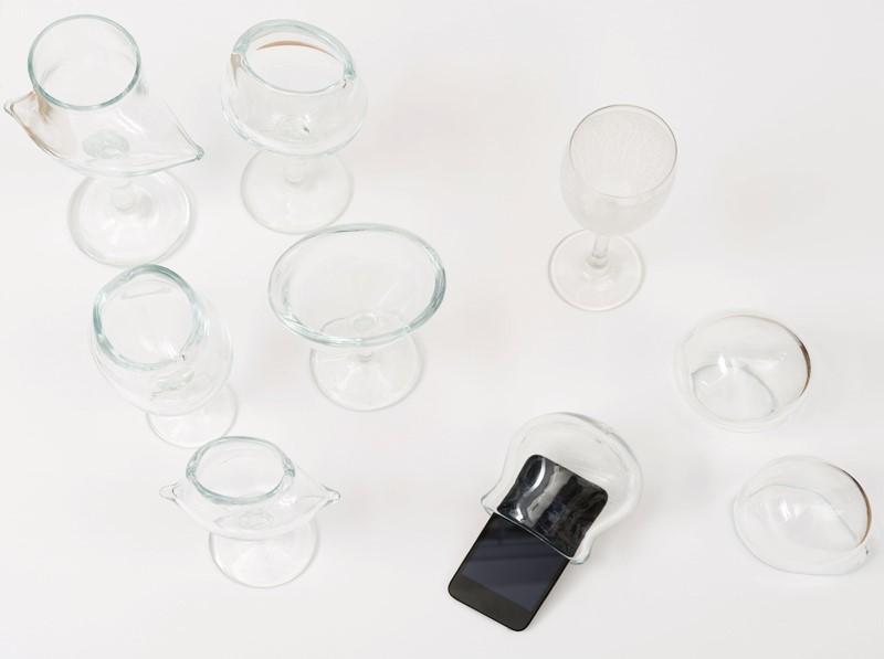 Jingle / Çingir, 2012 Glass, sound, ipod,