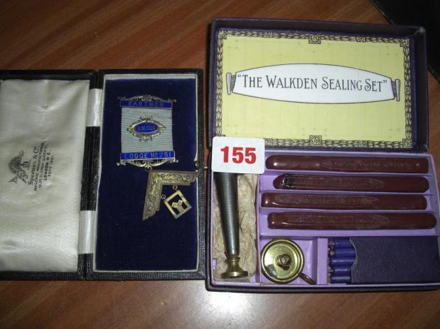 sealing set and cased