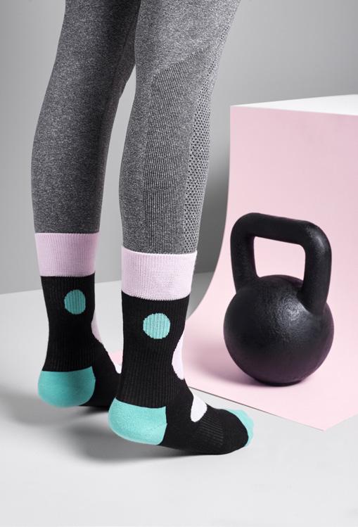 Through the clearly-labeled Athletic line, Happy Socks aims to apply the recipe that makes its global success to more dynamic socks, wearable in all kinds of activities.