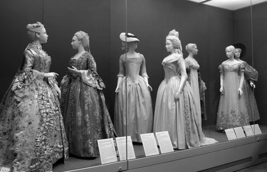 fashion forward: costume and textiles at the philadelphia museum of art Fig. 6. Gallery 271 in the main building displays Fashion s Favorites: From Rococo to Romantic (2005-2006) Department Move.
