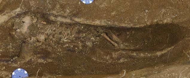 The infant had been placed slightly on its right side, right arm down by the side and the right arm flexed over the abdomen. Leg bones had been slightly flexed to the right. Grave 32 Figure 29.