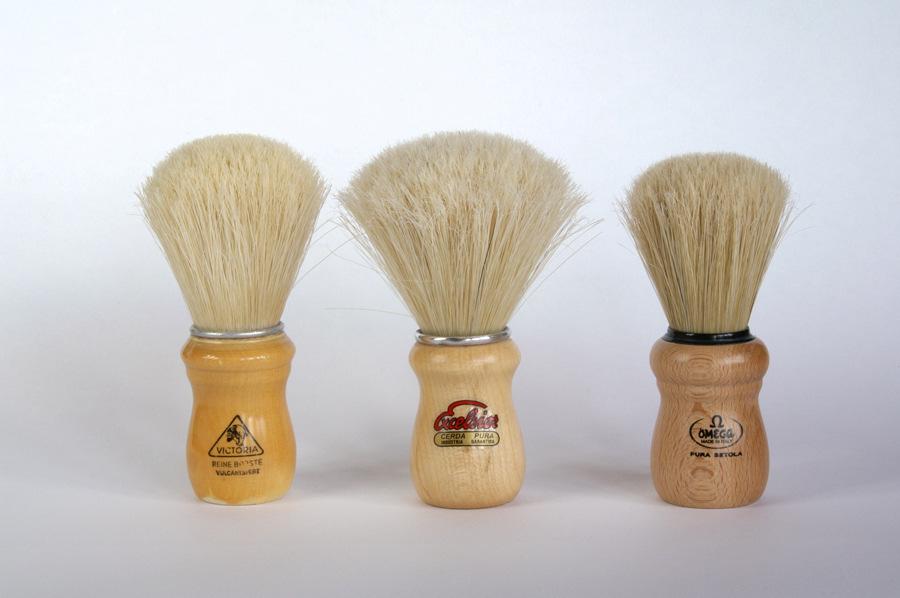 Victoria vs. Semogue vs. Omega This is a comparison of three shaving brushes with boar hair; a vintage Victoria, Semogue 2000 and Omega 10005.