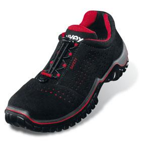 uvex motion sport & style uvex motion Shoe 6998 S1 uvex motion Shoe 6999 S1 Ultra light safety shoe in a sports shoe design Improved comfort due to uvex climatec Virtually seamless to eliminate