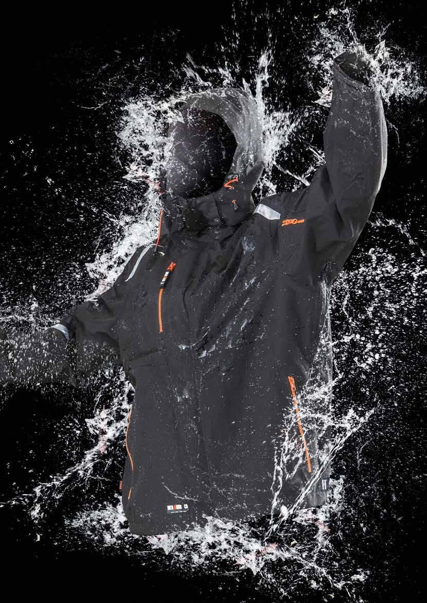 CUMAL 23MJC1302 - BODY WARMERS TECHNICAL LAMINATED BREATHABLE, WINDPROOF AND WATERPROOF JACKET UNDERARM VENTILATION Multi-pocket water-repellent