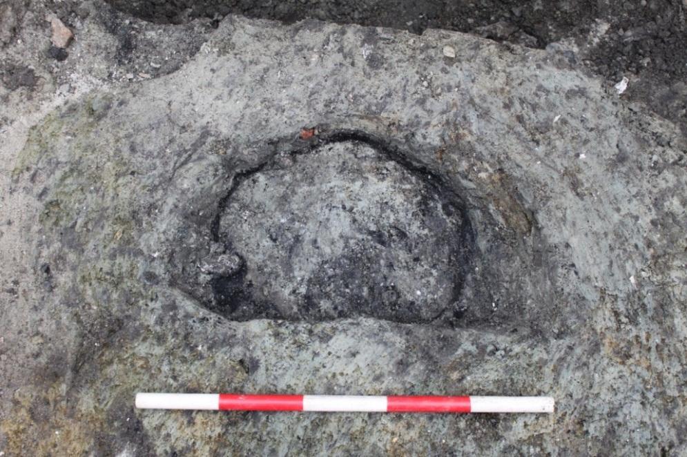 Fig. 194. Exposed posthole (SC4029; G-500923), facing west. Photo: Museum of Copenhagen. G-500924 represents two (possibly three) postholes which appear to have been deliberately deconstructed.