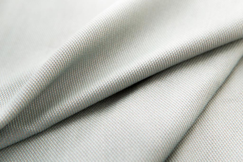 TF607 D12740 Tessuto unito finito con un effetto lucido che lo rende moderno e accattivante. Plain fabric with a shiny finish which makes it modern and captivating.