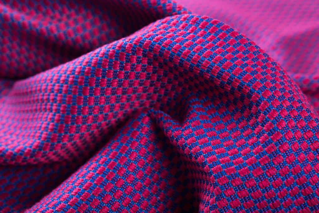 TF609 D12742 Tessuto falso unito caratterizzato da una texture che crea un piacevole effetto damier. Plain fabric characterized by a texture which creates a beautiful damier effect.