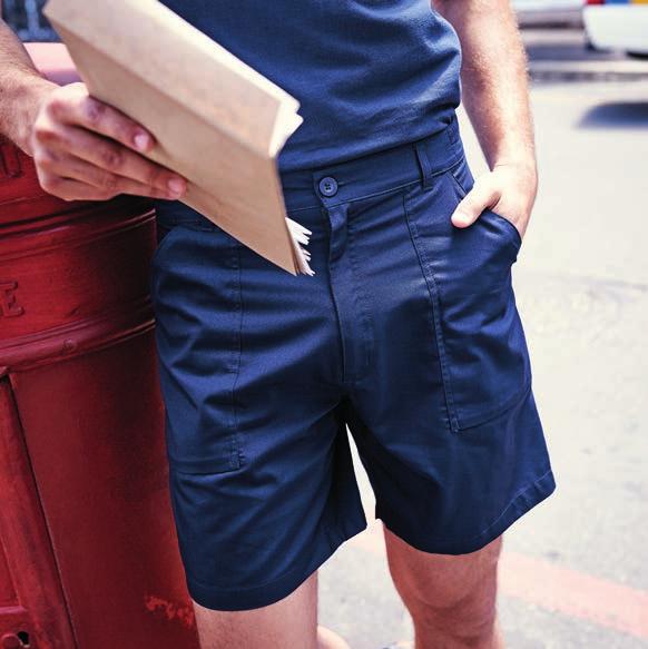 01660 SHORTS 385 KB777 01660 SOL S Jackson Bermuda Shorts 100% cotton twill. Casual style. Belt loops. Button fly. Two front pockets. Two side cargo pockets with button flap.