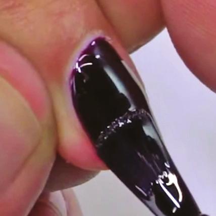 Apply a thin coat of MATTE TOP IT OFF to the entire nail. Cure for 0 seconds.