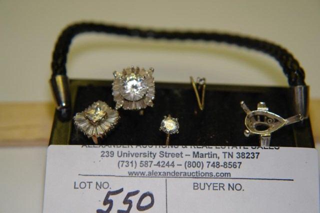 550 (4) RINGS & RING MOUNTED (1) SOLITARY DIAMOND CUT (1) ROUND DIAMOND CUT W/ BAGUETTES - SOME