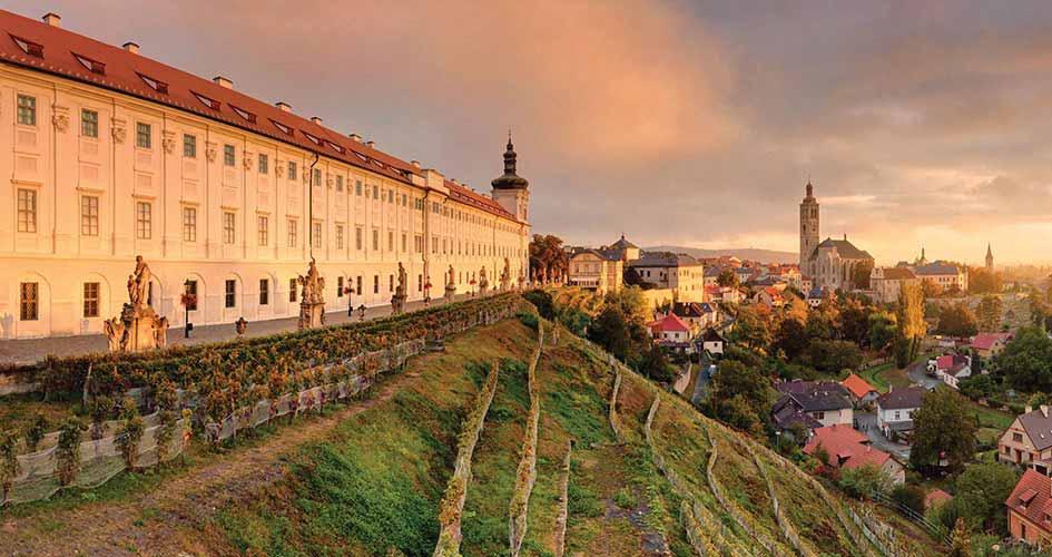 THE MYSTICAL BAROQUE Between Cistercians and Jesuits Kutná Hora LENGTH 4 km DURATION 1 Day Join us on a journey from Sedlec, the medieval seat of Cistercians, to the monumental baroque Jesuit College