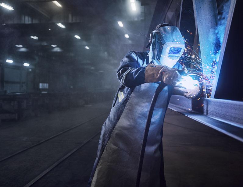 PROTECTIVE GARMENTS FOR HIGH-RISK WORK Blåkläder is currently channelling its efforts into protective clothing for harsh and hazardous working conditions.