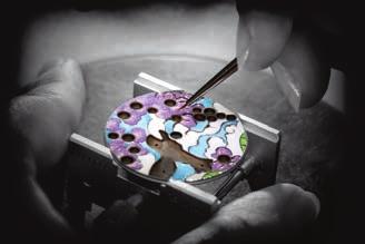 Painting a landscape, sculpting figures, allowing light to shine through: by adorning the dial in totally unique ways, artistic craftsmen bring Poetic Complication timepieces to life.