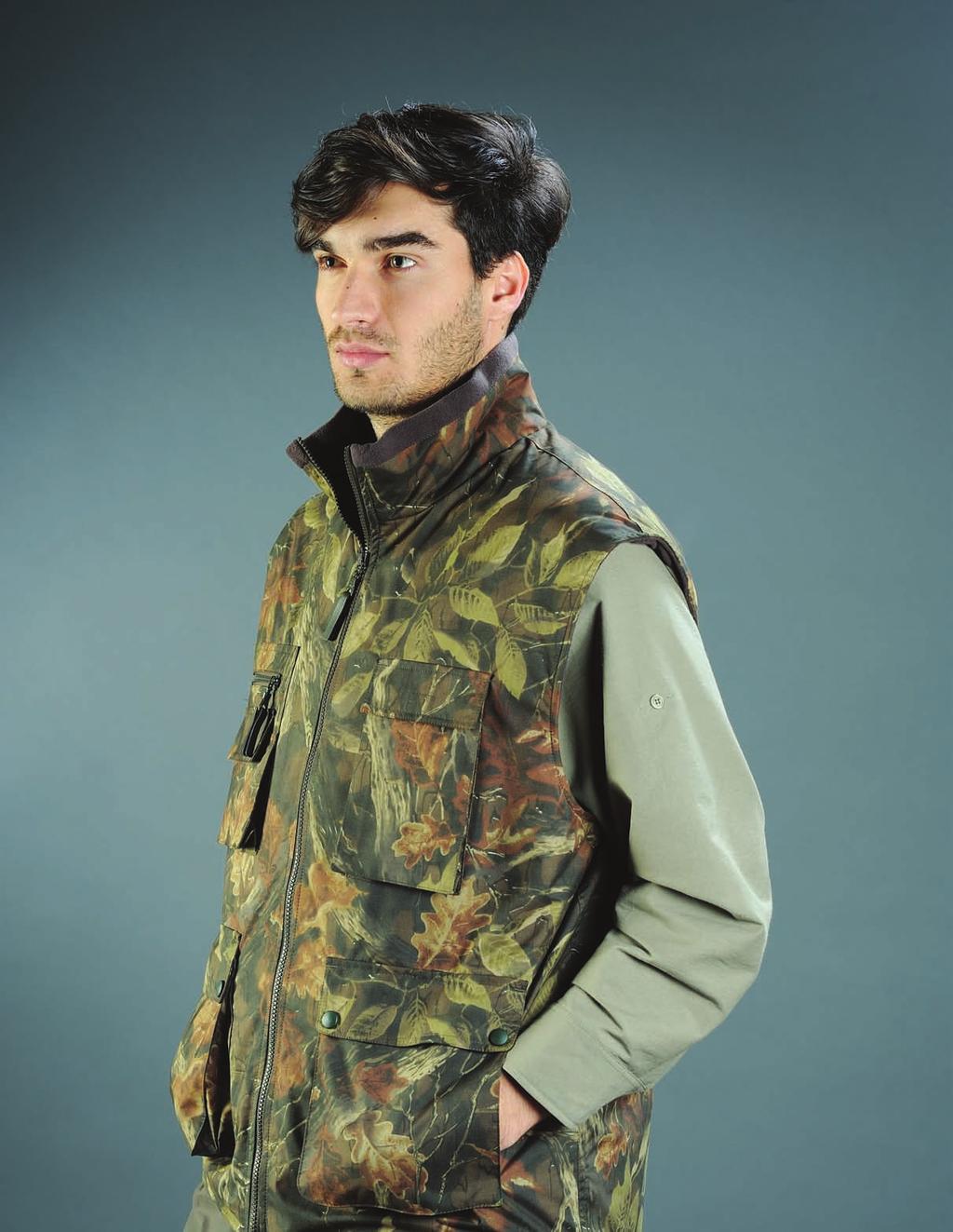 CAMOUFLAGE WINTER VEST CODE 30-1442 High volume functional pockets with flaps.