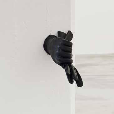 Object little-a Black leather gloves, clay, 12 x 16 x 19 cm, 2014 Private collection View of the solo show : It s all the gold that i have, Klemm s