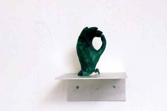 Le voyeur (1) Dark green painted leather glove, clay 15 x 9 x 5 cm, aluminium