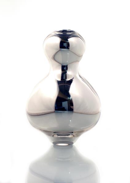 ICHI ICHI is an elegant curvy hourglass shaped hand blown glass vase made for