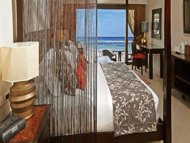 an Oceanfrint View. Measures 559 square feet. Bedding: 1 king bed or 2 double beds. Preferred Club Junior Suite Ocean View, Oversized room with separate sitting area.