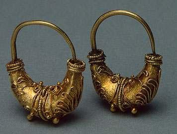 Boat-Shaped Earrings <Fig 2> 24) was a pair of Boat-Shaped Gold Earrings was forged, stamped, soldered, filigreed. Scythian culture. 4th century BC.