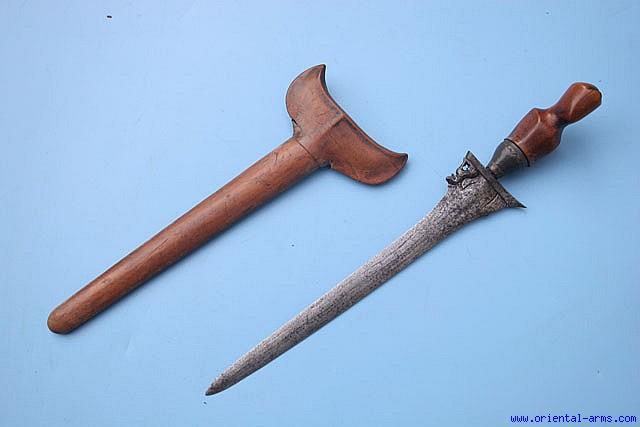 Up for sale is this very fine small keris dagger, probably from Sumatra, early to mid 19 C.