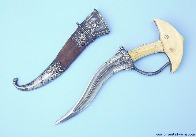 The wood hilt is carved from beautiful grained wood and mounted with silver mendak. Fine complete wood scabbard 40 with perfect fit to the blade. Total length 12 inches. Very good condition.