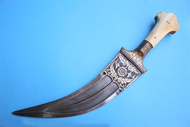 Good age patina on the scabbard. A fine real shamshir sword. We offer for sale this Keris dagger with interesting Pamor blade and Ivory hilt.