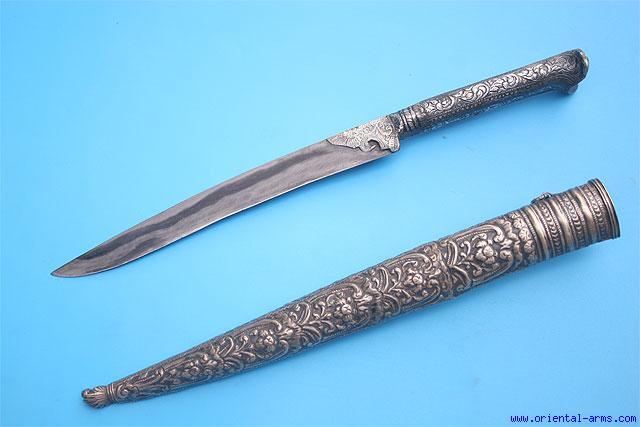 The bolsters and grip strap are chased gilded silver and the grips are walrus ivory. The ring of small turquoise stones set between the grips and the bolsters are 8804 very typical to Bukhara knives.