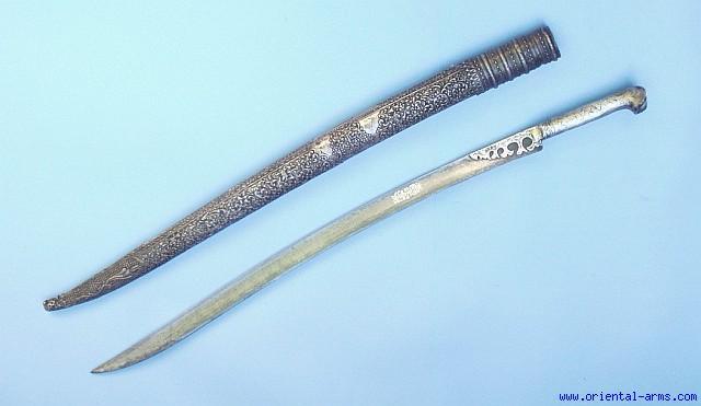Fine Turkish Yataghan sword, with pattern welded (Damascus) blade, well forged in the pattern known as Turkish Ribbon: Bands of twisted steel ingots forge welded between high Carbon steel edge and