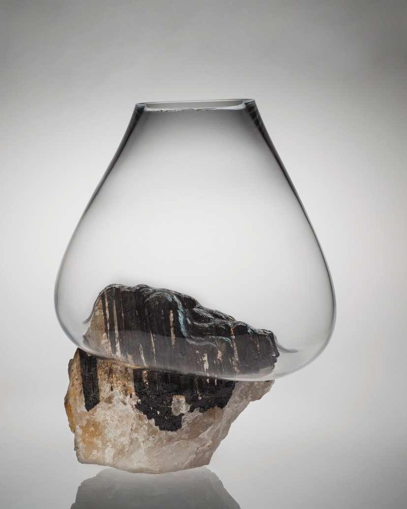 Cristais QUARTZO E TURMALINA vase, 2017 Blownglass, quartz crystal