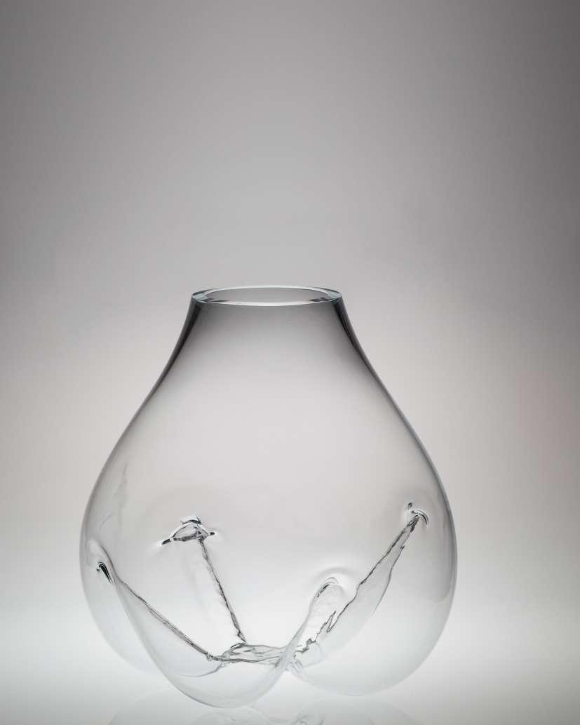 CARAMBOLA ALTO vase, 2016 Blownglass CARAMBOLA CANELADO vase, 2017 Blownglass Size*: 36x36x42 cm (WxDxH)