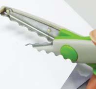 Scissors for creative cuttings and decoration. Covered blades ensure maximum safety. 2 decorations.