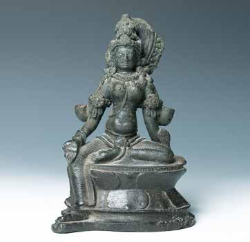 H:38cm $10,000-$15,000 075 十三世纪塔拉铜坐像 Seated in lalitasana on a double-lotus base, the face