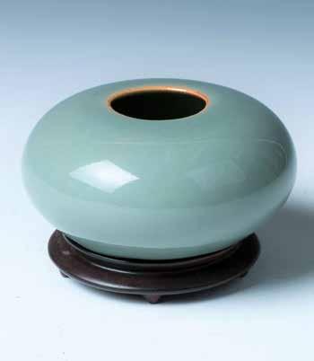 143 宋晚期至元龙泉窑绿釉笔洗 Of late Song to Yuan Dynasty the brush washer finely potted of compressed globular form on a low foot ring,